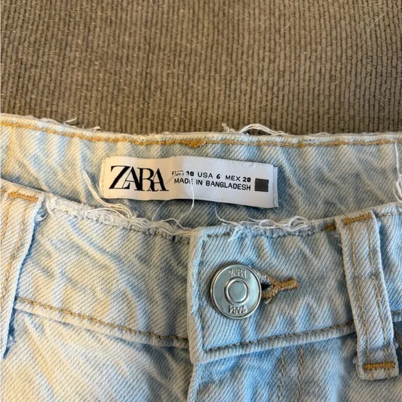 Zara High-Waisted Mom fit Denim Shorts -Size 28 (US6) - Picture 3 of 3
